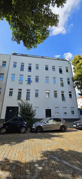Wunderschöne möblierte  1,5-Zimmer Dachgeschosswohnung — photo 1